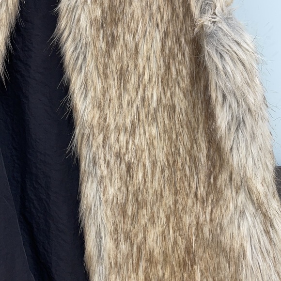 FAUX FUR VEST - Picture 2 of 3